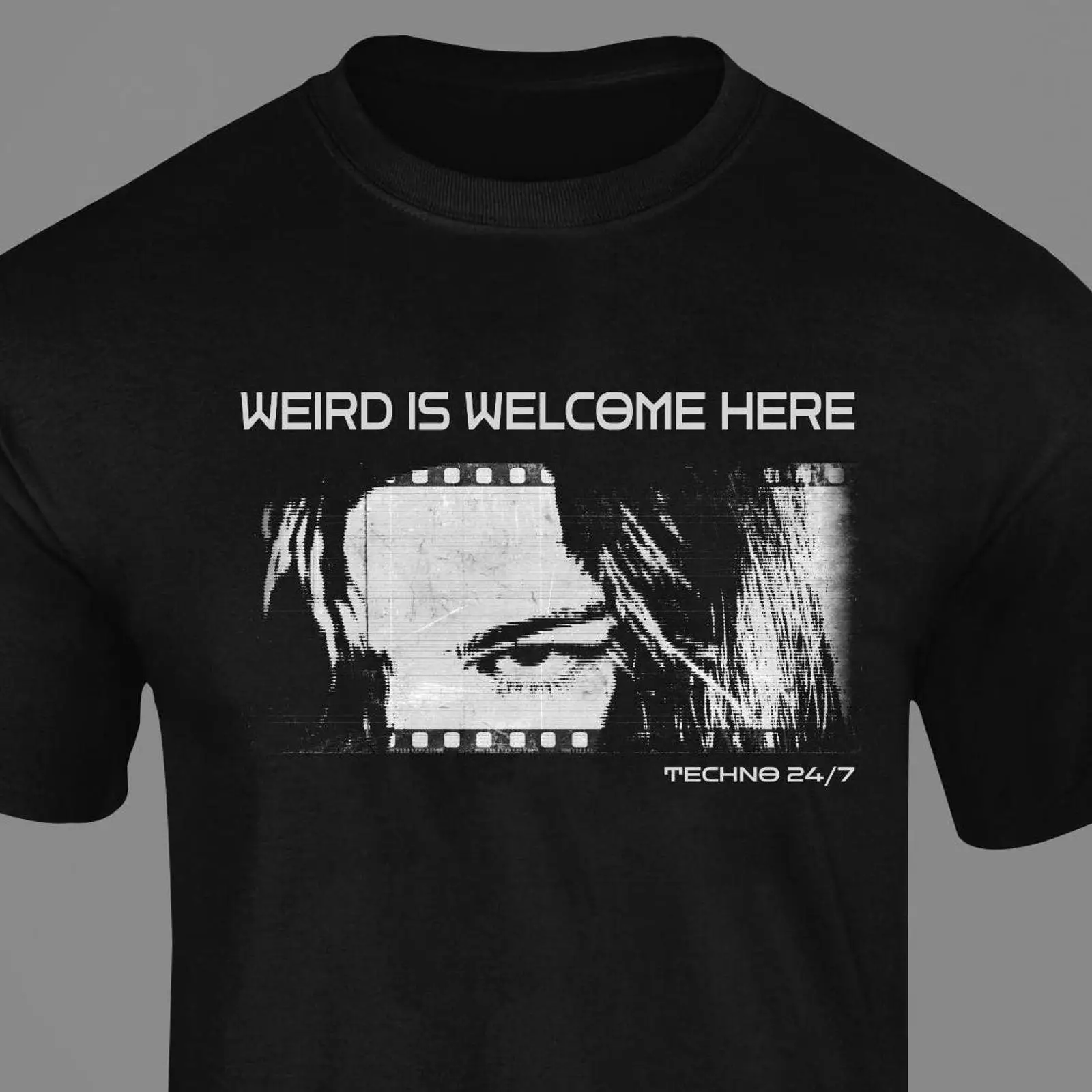 Vintage Fashion Berlin - T-shirt « Weird is Welcome Here