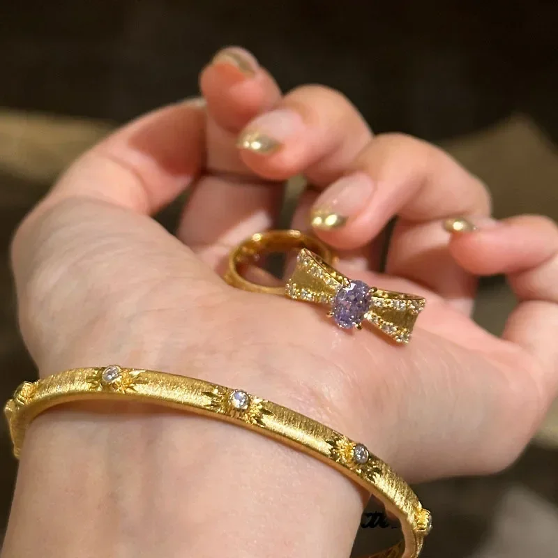 Vintage Fashion Drawings - Bague de Luxe avec Nministériels d