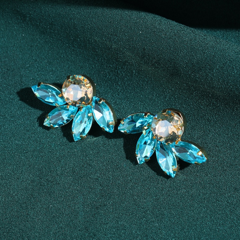 Vintage Fashion Jewelry Brands - Boucles d'oreilles demi-fleur en cristal bleu