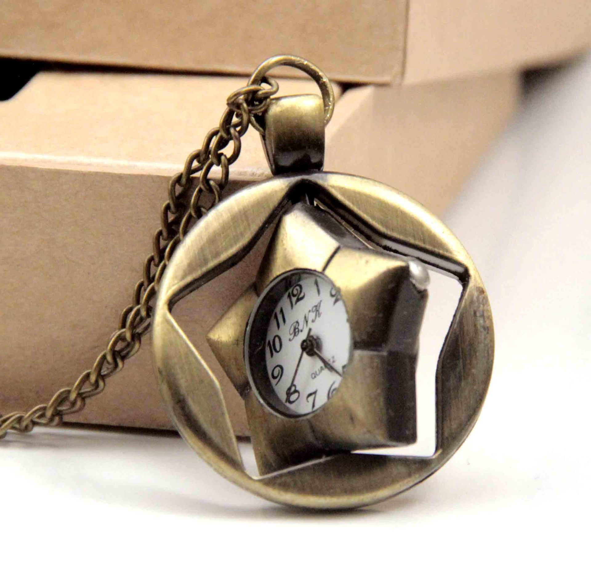 Montre de poche évidée de styl - Vintage Fashion Tags avis et prix