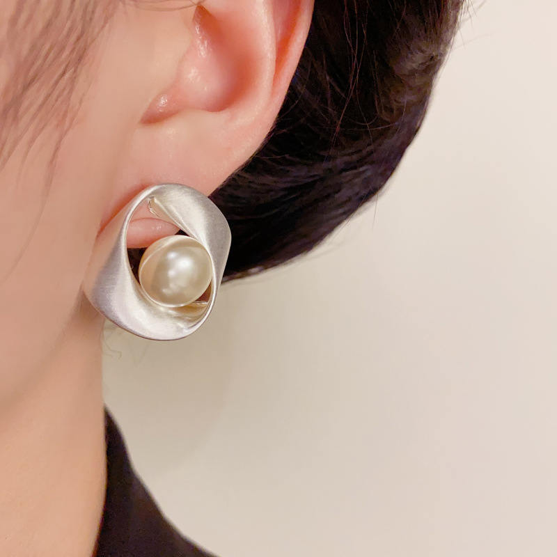 Boucles d'oreilles clous en pe - Vintage Fashion Drawings avis et prix